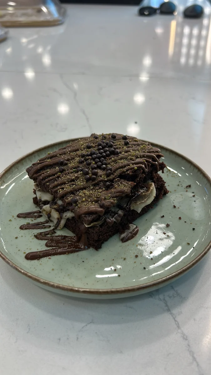 LOUNGE CAKE