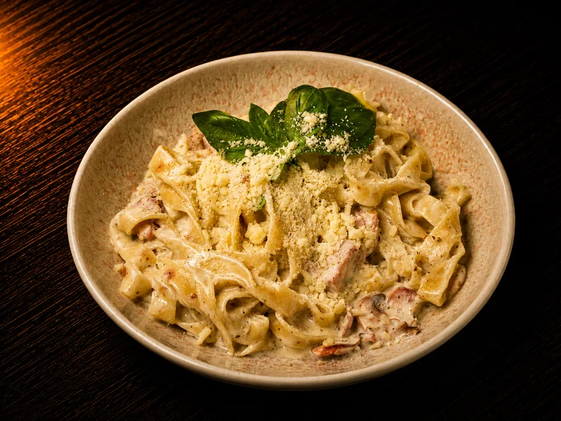 Tavuklu Mantarlı Fettuccine