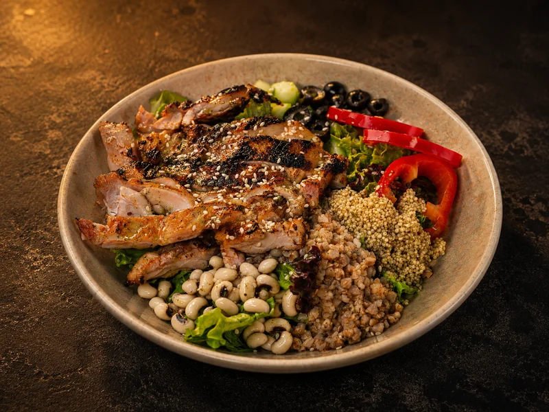 Izgara Tavuklu Salata